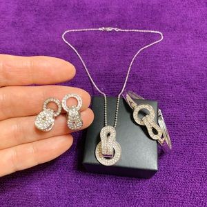 Very Pretty set(earrings,bracelet,necklace)💕